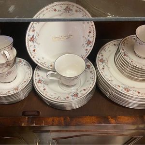 Noritake ivory china adagio service for 10